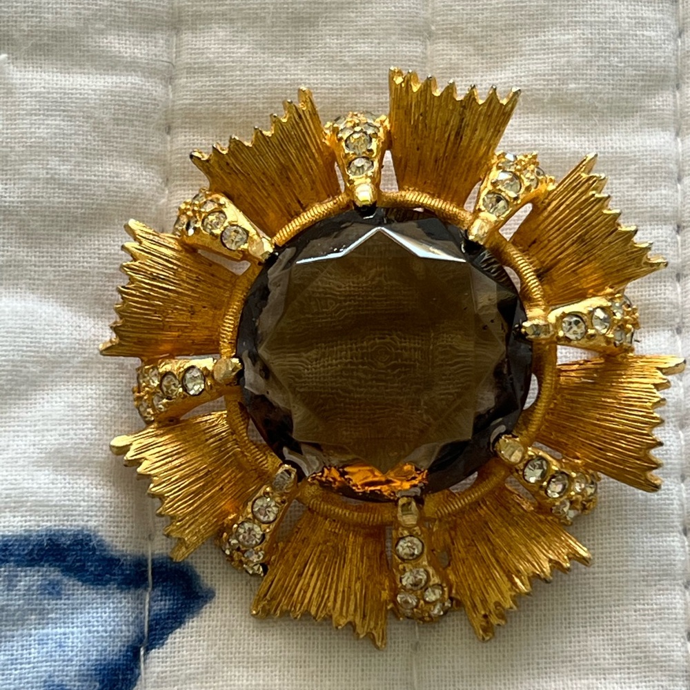 Benedikt NY Brooch